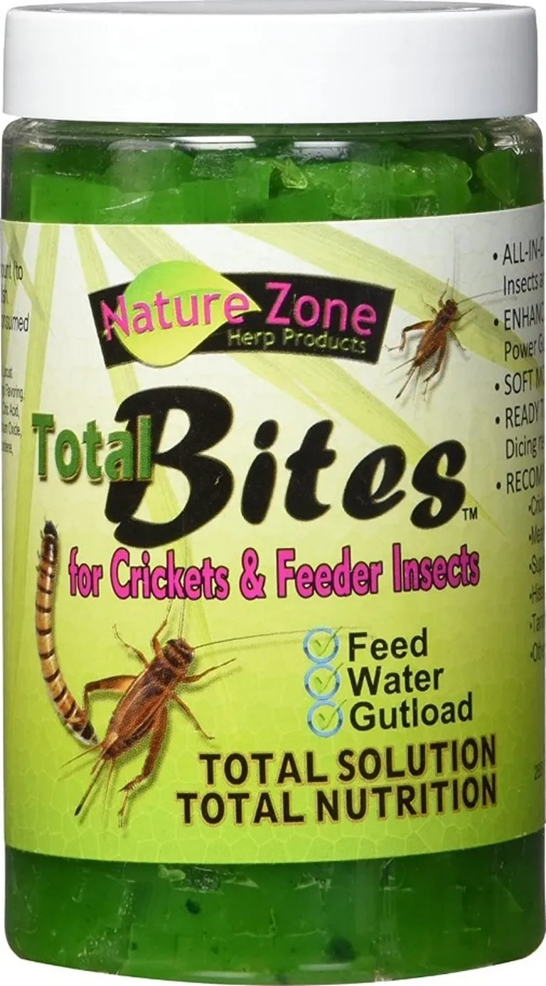 Nature Zone Total Bites for Crickets and Feeder Insects Photo 1