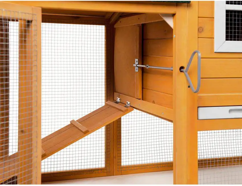 Prevue Pet Products 4700 Chicken Coop with Nest Box Photo 4