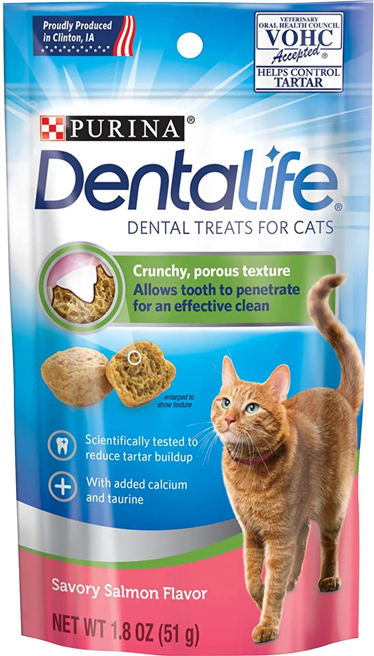 Purina DentaLife Dental Treats for Cats Salmon Photo 1